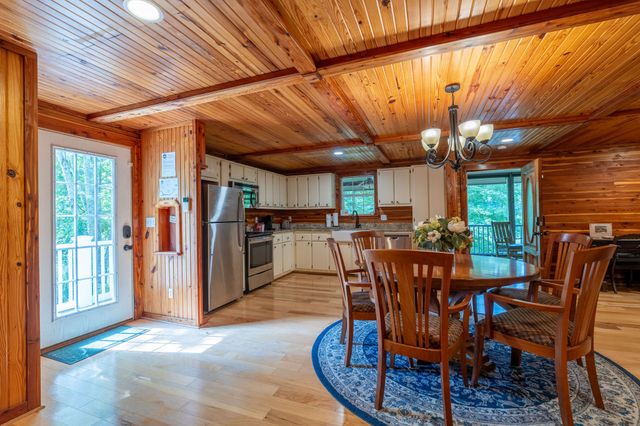 1454 Cherokee Rd, Waynesboro, TN 38485