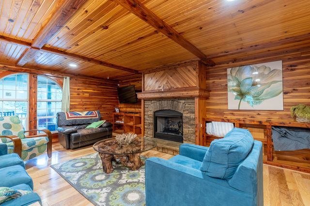 1454 Cherokee Rd, Waynesboro, TN 38485