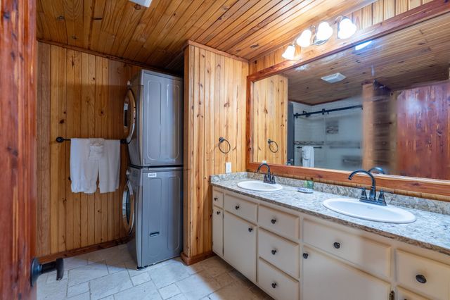 1454 Cherokee Rd, Waynesboro, TN 38485
