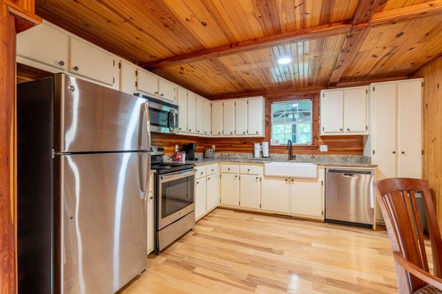 1454 Cherokee Rd, Waynesboro, TN 38485