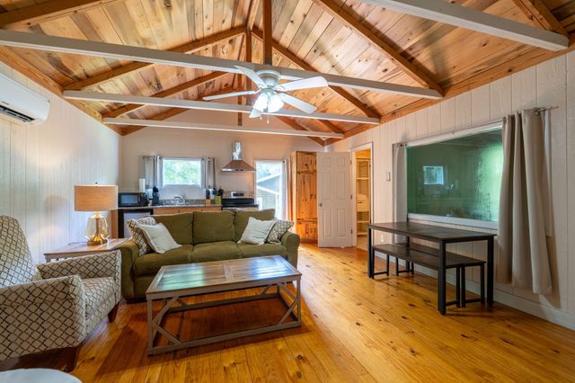 1454 Cherokee Rd, Waynesboro, TN 38485
