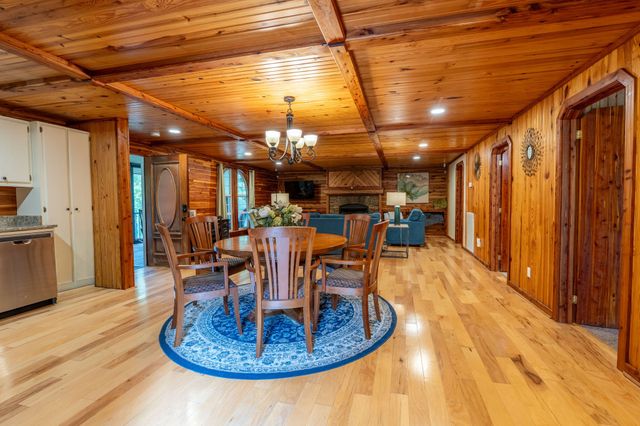 1454 Cherokee Rd, Waynesboro, TN 38485