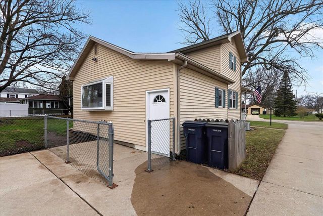 1931 S Willard Avenue, Janesville, WI 53546