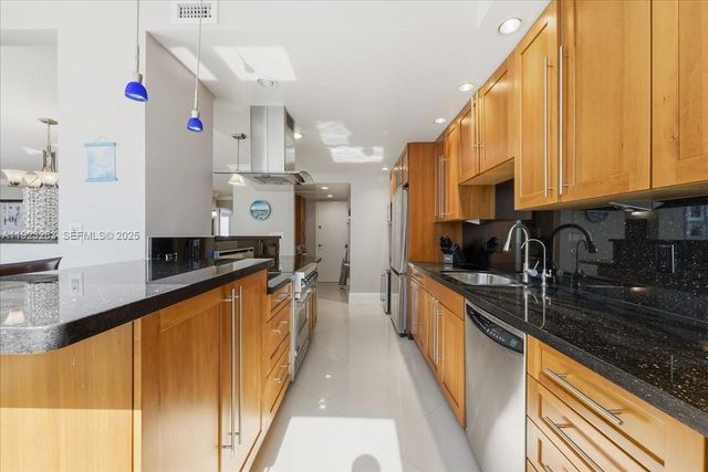 4300 N Ocean Blvd 10L, Fort Lauderdale, FL 33308