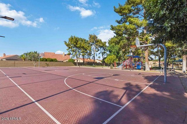 521 N COBBLESTONE Street, Gilbert, AZ 85234