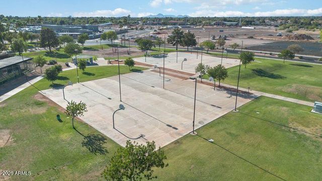 521 N COBBLESTONE Street, Gilbert, AZ 85234