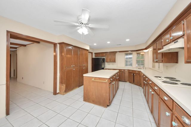 13903 Charlynn Oaks Drive, Houston, TX 77070