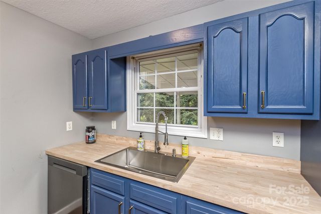 24 Evelake Drive, Asheville, NC 28806