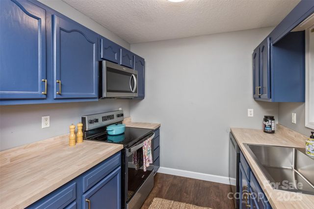 24 Evelake Drive, Asheville, NC 28806
