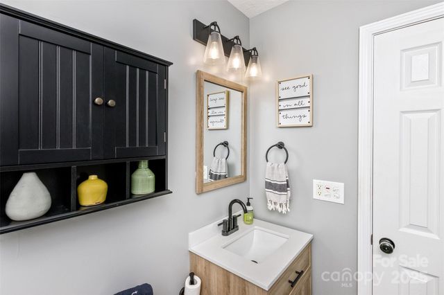 24 Evelake Drive, Asheville, NC 28806