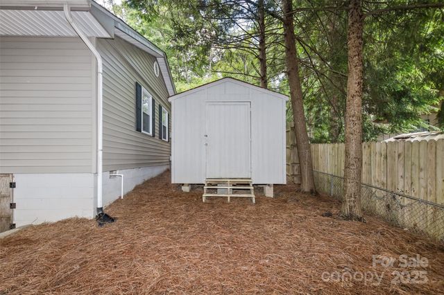 24 Evelake Drive, Asheville, NC 28806