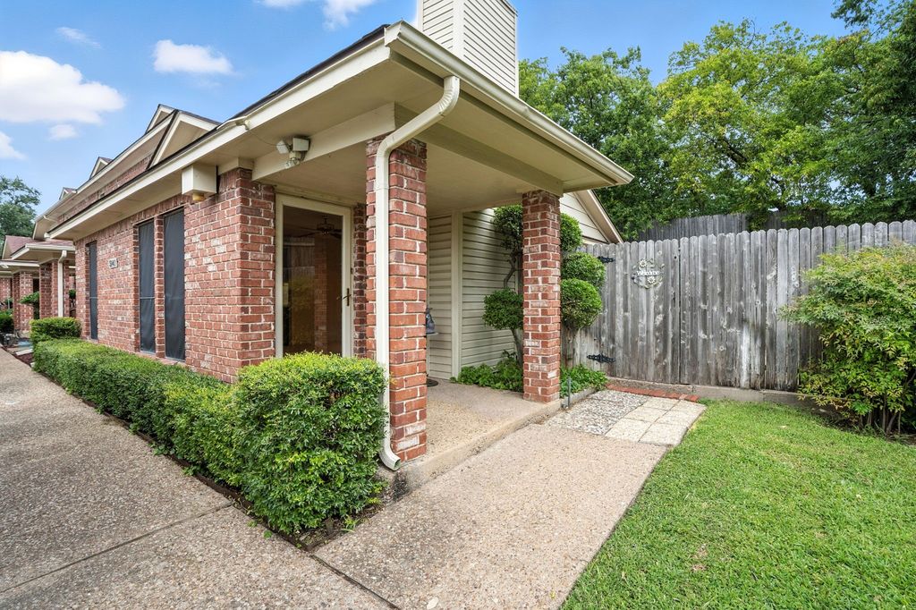 3141 Sappington Place E, Fort Worth, TX 76116