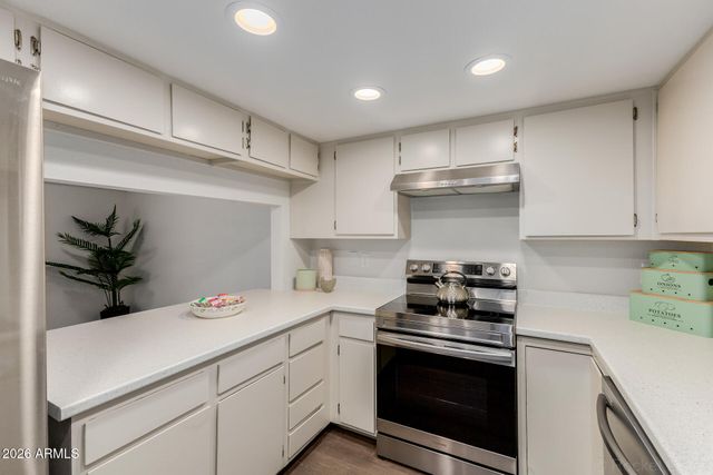 214 E RUTH Avenue 103, Phoenix, AZ 85020