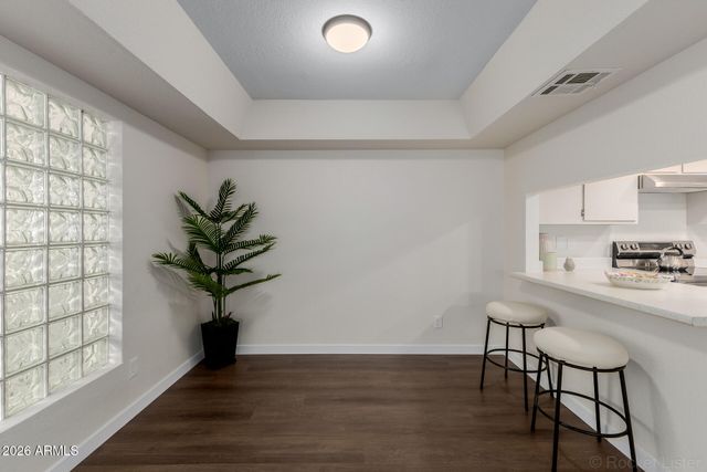 214 E RUTH Avenue 103, Phoenix, AZ 85020