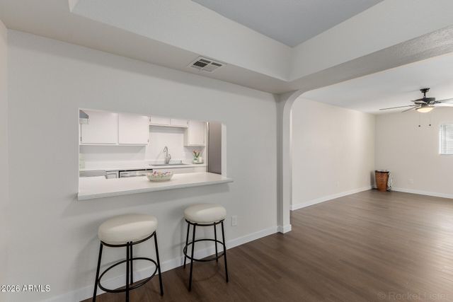 214 E RUTH Avenue 103, Phoenix, AZ 85020