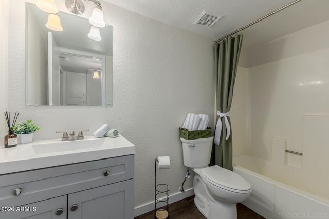 214 E RUTH Avenue 103, Phoenix, AZ 85020