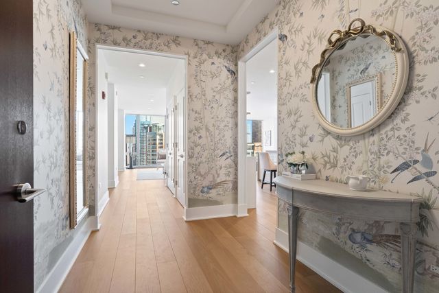 363 E Wacker Drive 2106, Chicago, IL 60601