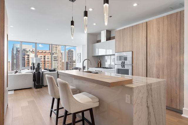 363 E Wacker Drive 2106, Chicago, IL 60601