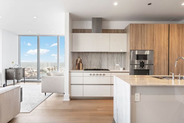 363 E Wacker Drive 2106, Chicago, IL 60601