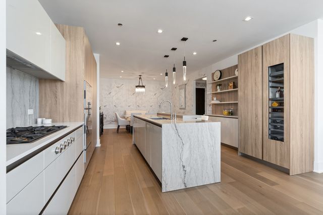 363 E Wacker Drive 2106, Chicago, IL 60601