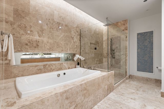 363 E Wacker Drive 2106, Chicago, IL 60601