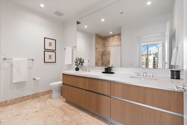 363 E Wacker Drive 2106, Chicago, IL 60601