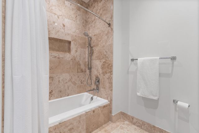 363 E Wacker Drive 2106, Chicago, IL 60601