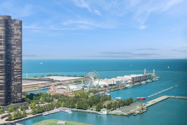 363 E Wacker Drive 2106, Chicago, IL 60601