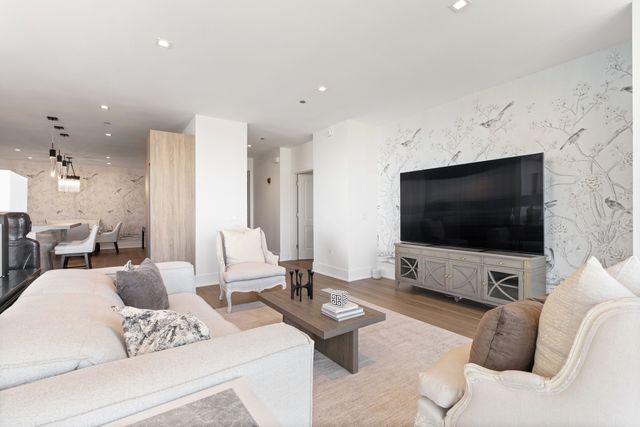 363 E Wacker Drive 2106, Chicago, IL 60601