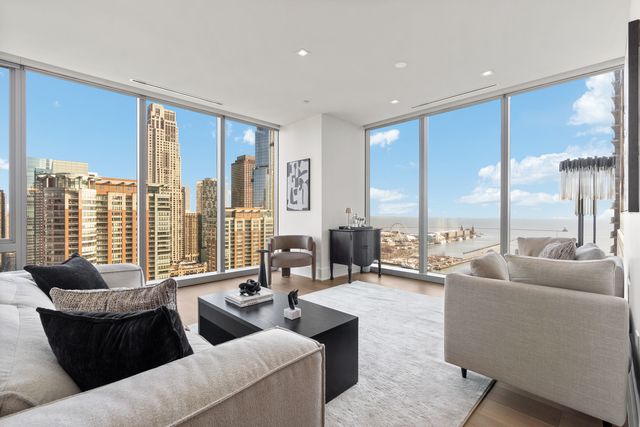 363 E Wacker Drive 2106, Chicago, IL 60601