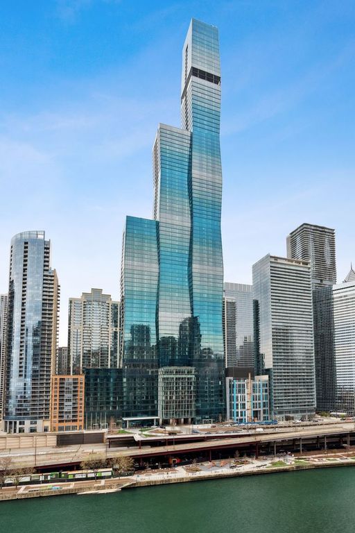 363 E Wacker Drive 2106, Chicago, IL 60601