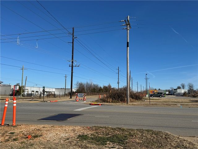 1220 N 13th Street, Rogers, AR 72756