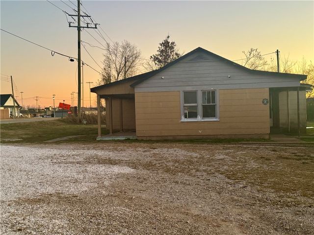 1220 N 13th Street, Rogers, AR 72756