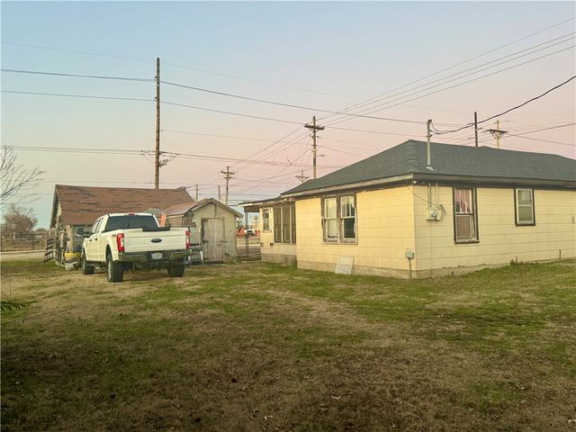 1220 N 13th Street, Rogers, AR 72756