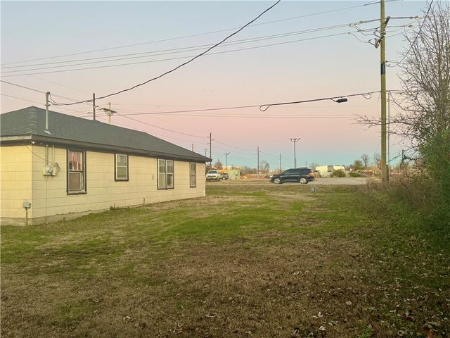 1220 N 13th Street, Rogers, AR 72756