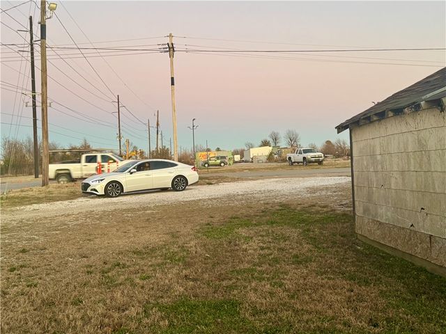 1220 N 13th Street, Rogers, AR 72756