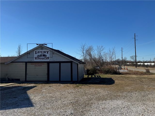 1220 N 13th Street, Rogers, AR 72756