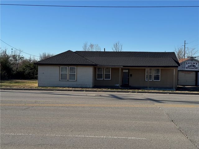 1220 N 13th Street, Rogers, AR 72756