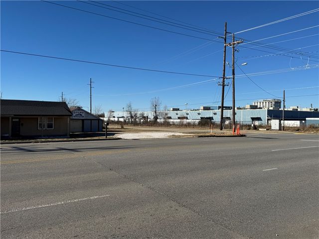 1220 N 13th Street, Rogers, AR 72756
