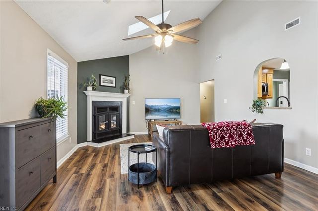 1244 Hatchland PL, Newport News, VA 23608