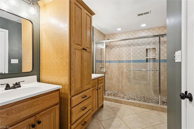 1244 Hatchland PL, Newport News, VA 23608