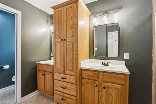 1244 Hatchland PL, Newport News, VA 23608