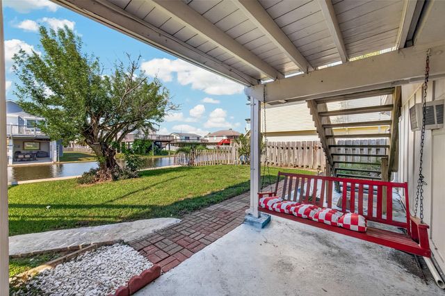 16606 Bermuda Way, Jamaica Beach, TX 77554