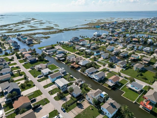 16606 Bermuda Way, Jamaica Beach, TX 77554