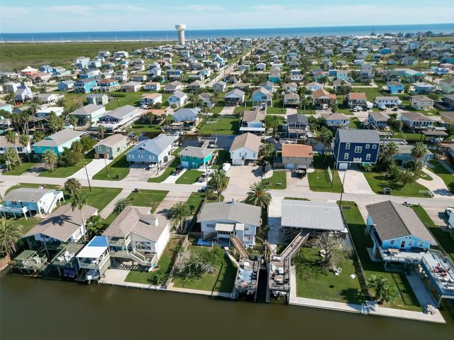 16606 Bermuda Way, Jamaica Beach, TX 77554