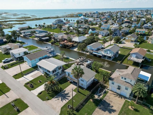 16606 Bermuda Way, Jamaica Beach, TX 77554