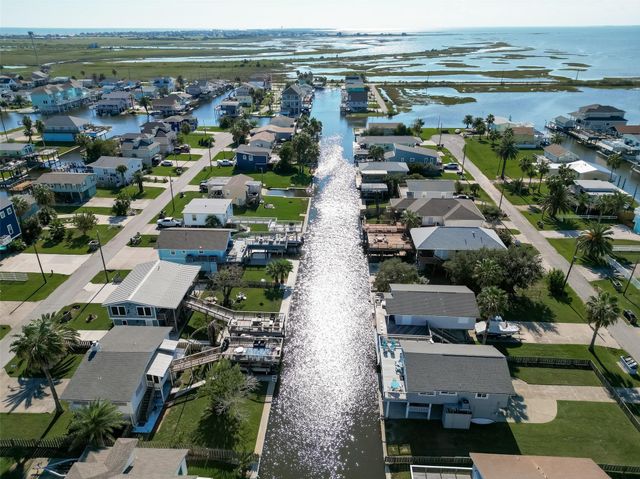 16606 Bermuda Way, Jamaica Beach, TX 77554