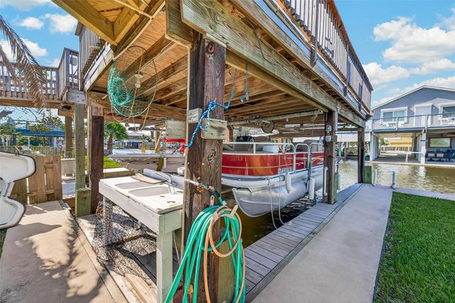 16606 Bermuda Way, Jamaica Beach, TX 77554