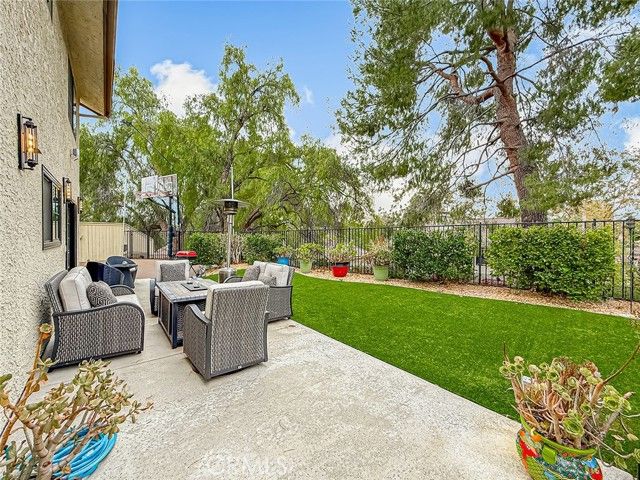 1079 Powderhorn Court, Oak Park, CA 91377