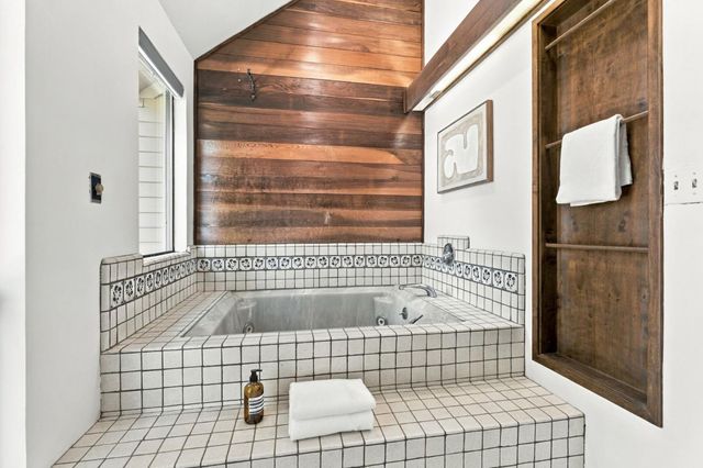 858 Arbor Road, Menlo Park, CA 94025